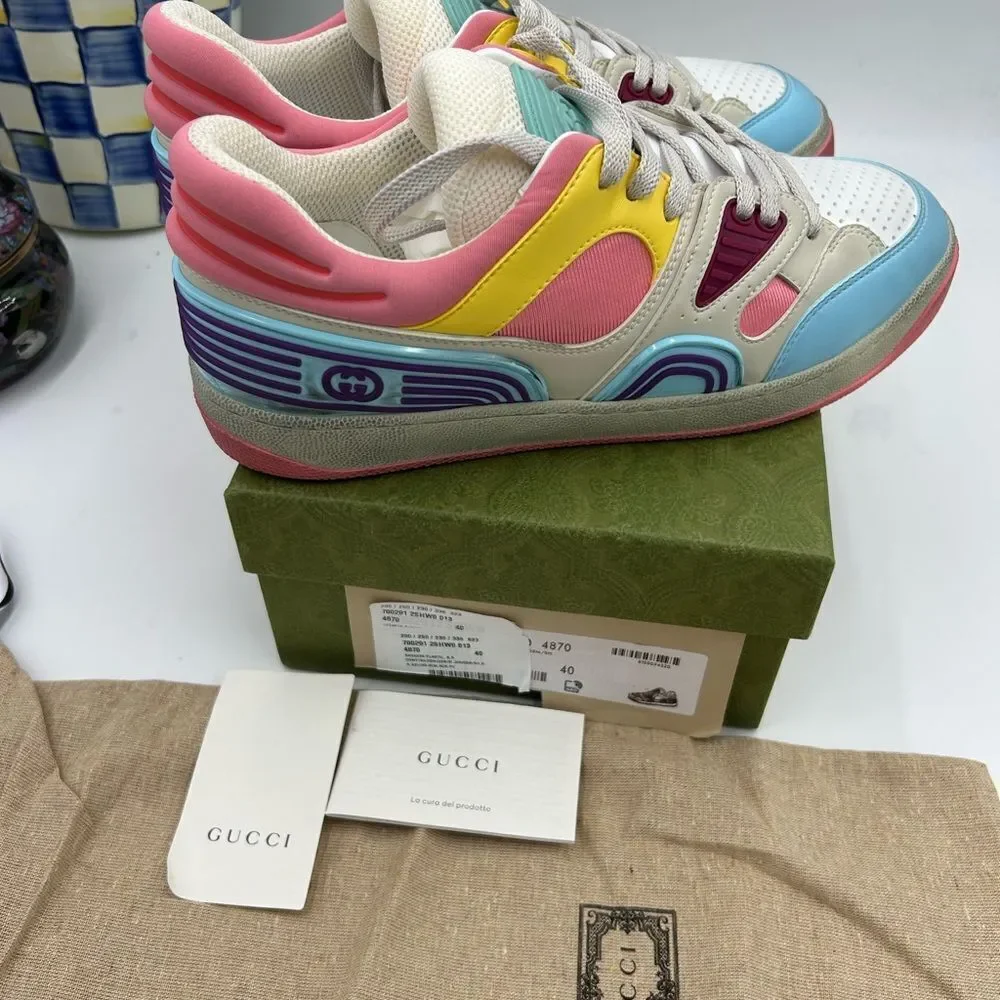 Women's Gucci basket, distressed, low top leather sneakers size 40 made in Italy